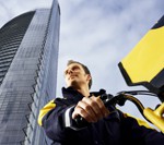 DHL postman (WEB)